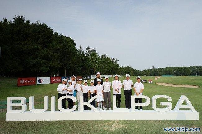 姜孝林在别克LPGA锦标赛参加青少年造就活动