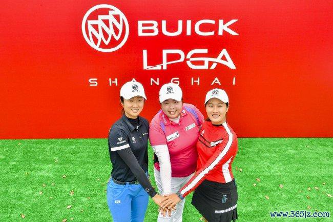 冯珊珊与林希妤、刘钰在别克LPGA锦标赛上合影